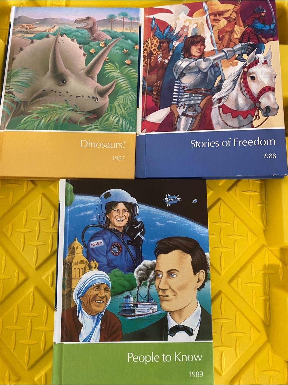 Childcraft 3 Books Dinosaurs 1987 Storied Of Freedom 1988 People To Know 1989